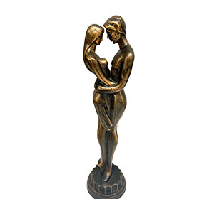 Elegant Resin Lovers Sculpture